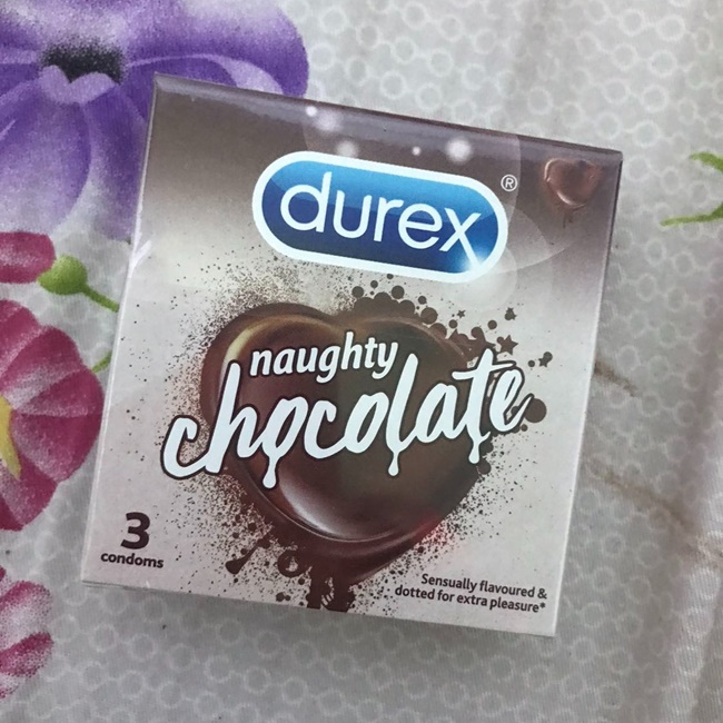 Bao Cao Su Vị Socola Có Gai Nhỏ Durex Naughty Chocolate 